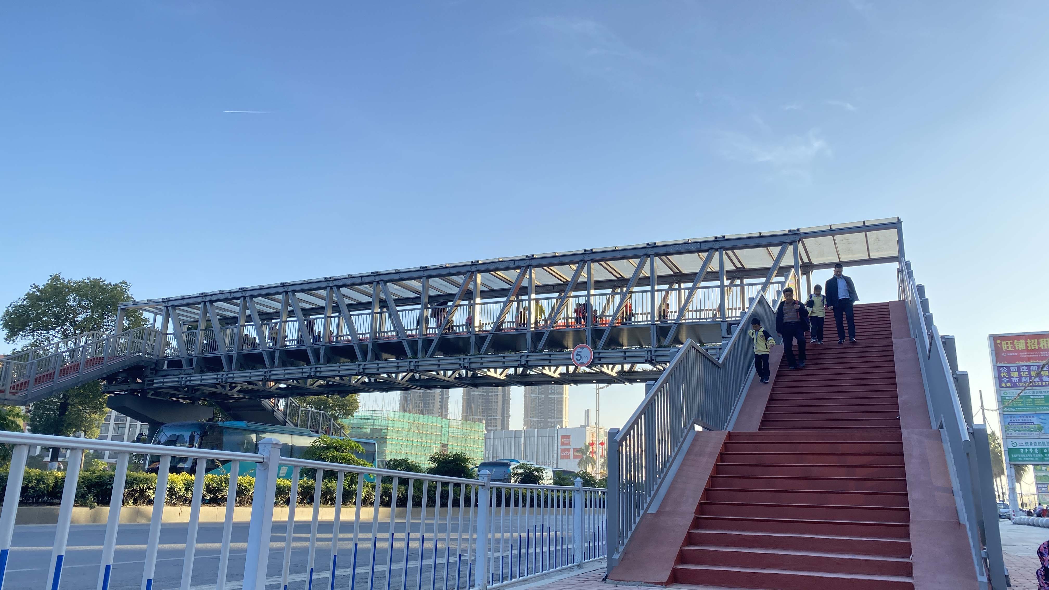 曾创下两个“广州之最”，这座陪伴广州街坊26年的天桥，开拆了！_东风路